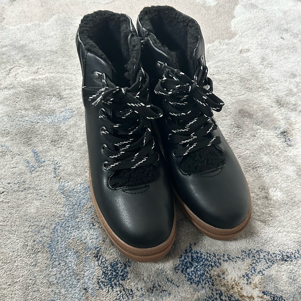 NWOT Nordstrom Rack CHIARA Black Lace Up Side Zip Faux Fur - Picture 3 of 8